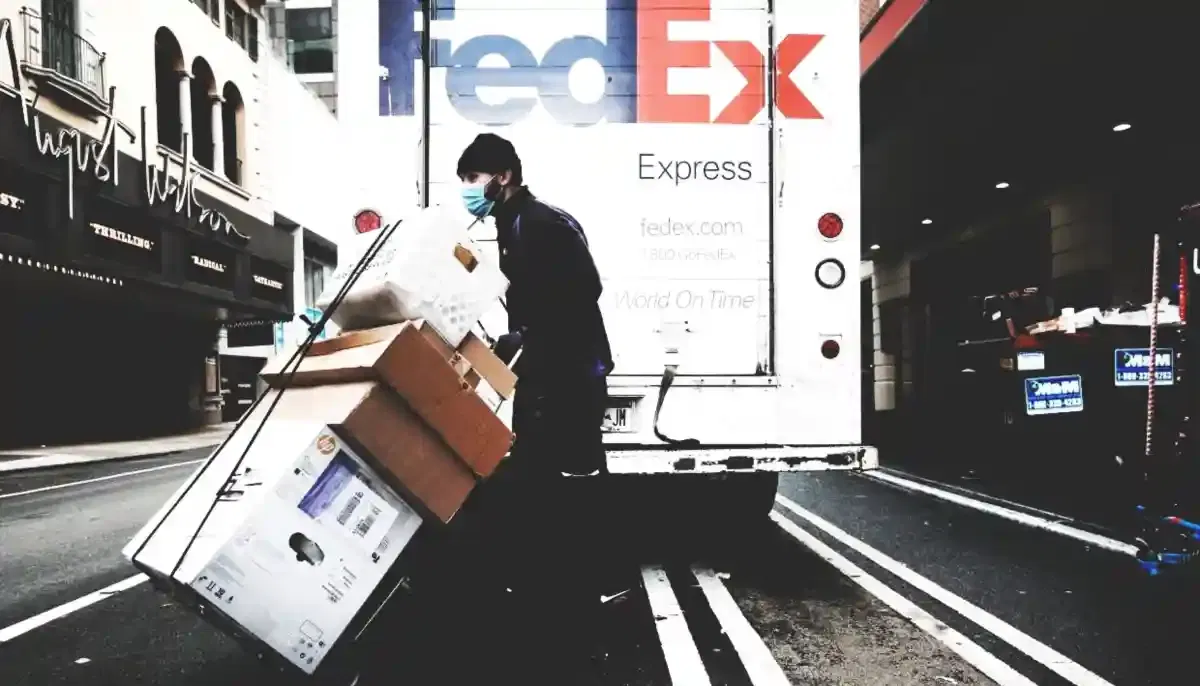 How much does it cost to franchise FedEx